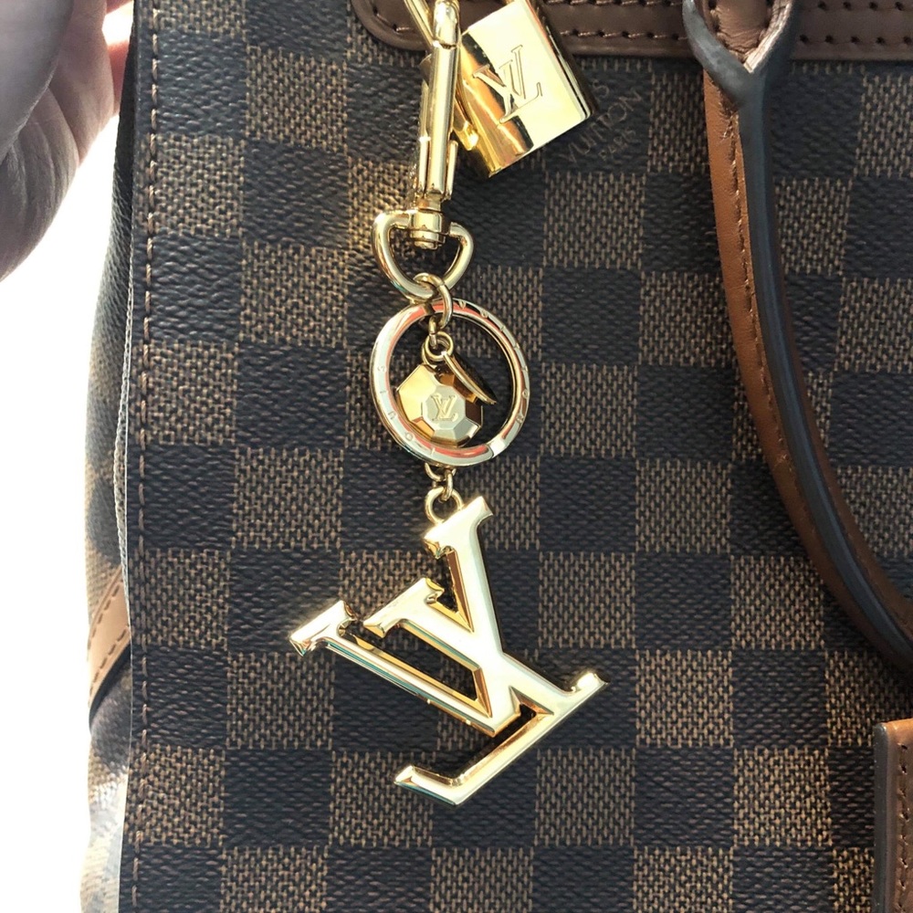 💯 AUTH. LV FACETTES BAG CHARM & KEY HOLDER
